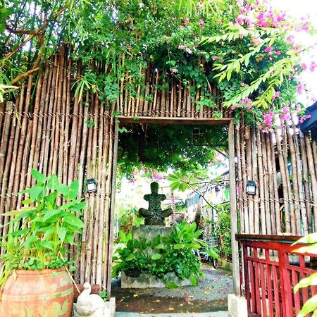 Artist'S Place Trat Esterno foto