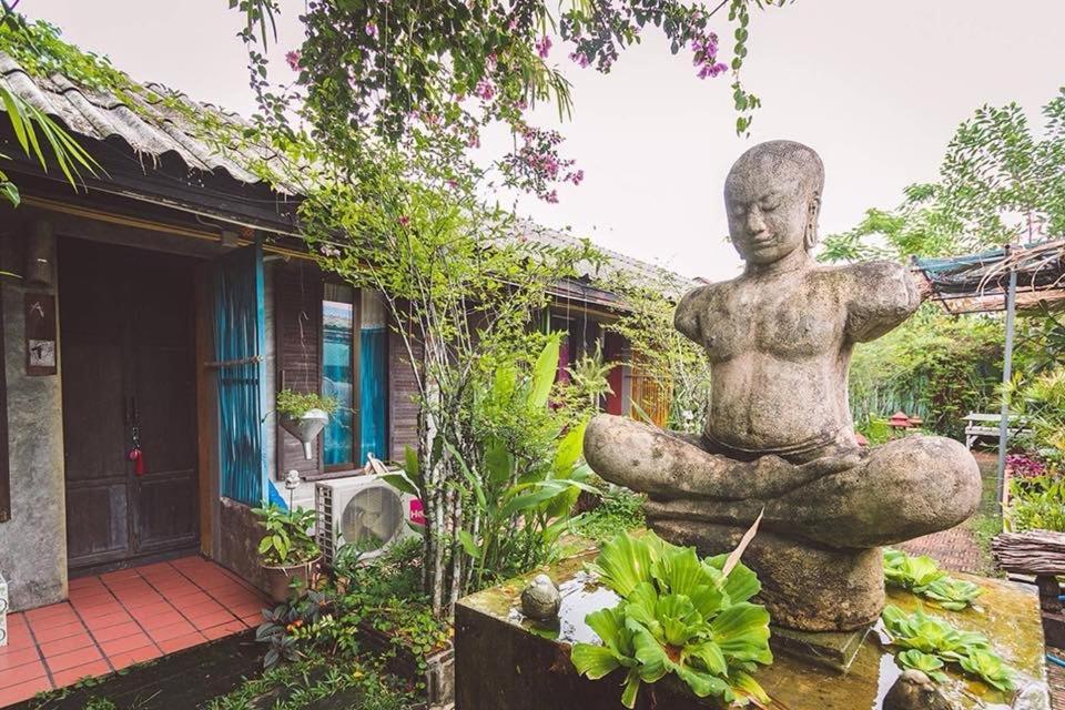 Artist'S Place Trat Esterno foto